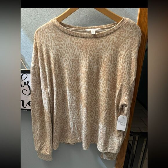 Time and Tru Super Soft Cheetah TT Hacci Crew Top Size Medium Tan Cream NWT - Picture 1 of 5